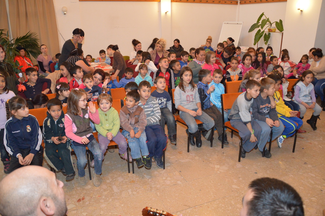 Read more about the article Játszóház és Télapó ünnepség a hátrányos helyzetű gyermekeknek