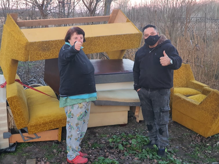 Tanyán élő zákányszéki család kapott új ágyakat a SZERETETPONTTÓL 1