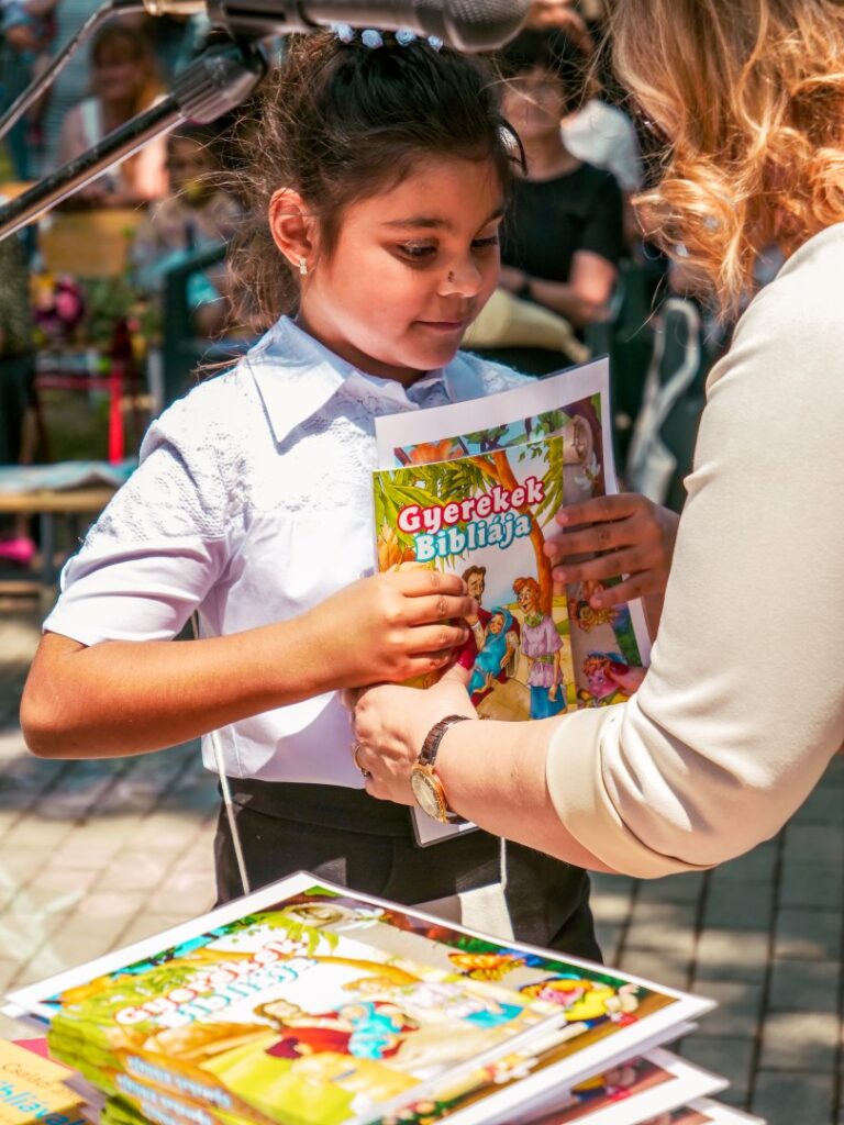 „Át a kapun, kézen fogva” - Szívhez szóló ballagási ünnepséggel búcsúzott az Epreskerti Óvoda 24 „Át a kapun, kézen fogva” - Szívhez szóló ballagási ünnepséggel búcsúzott az Epreskerti Óvoda 24