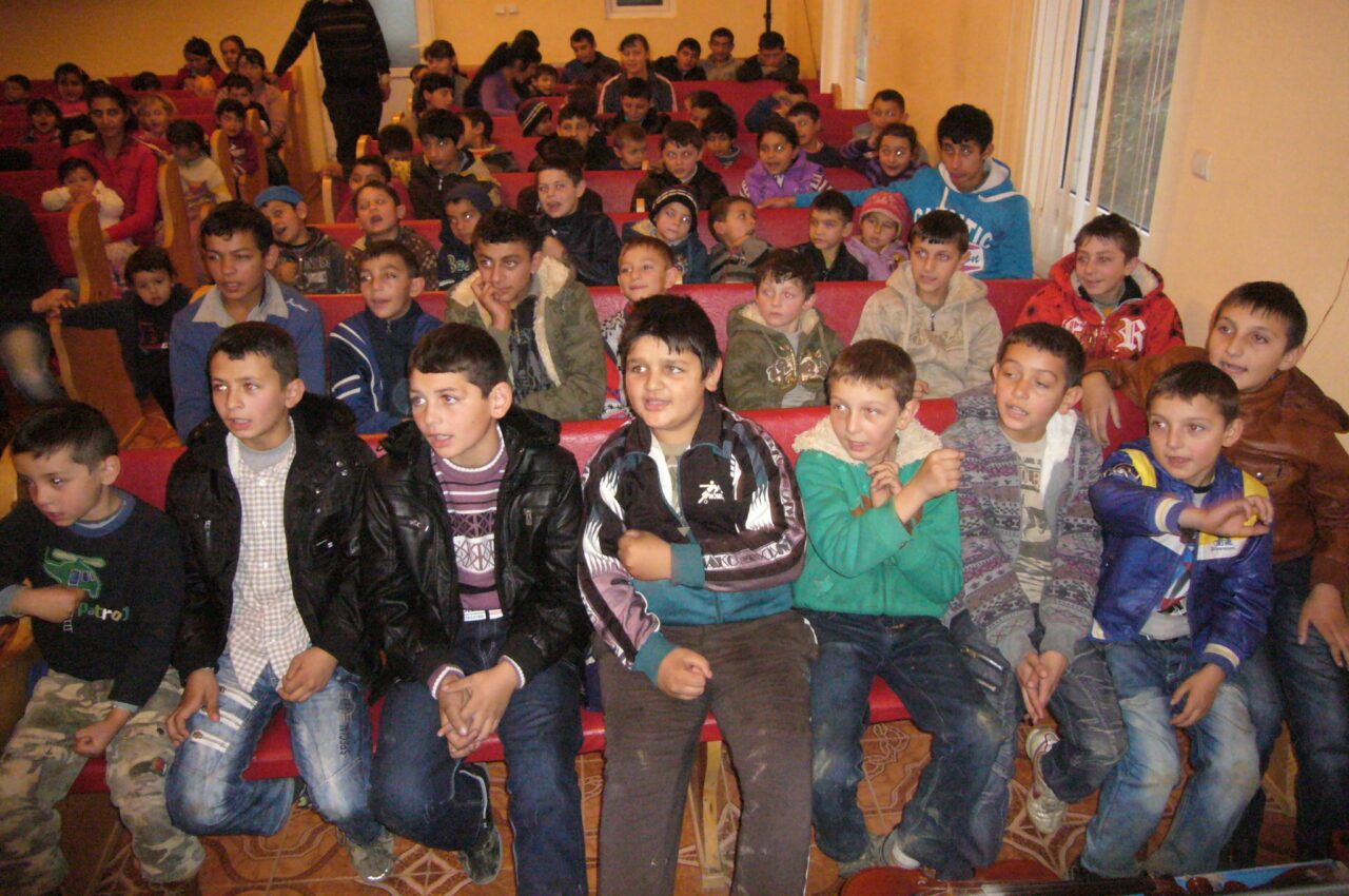 Új távlatok nyíltak előttünk a Pünkösdi Cigánymisszió segítségével - Hanielim Keresztény Alapítvány története 100